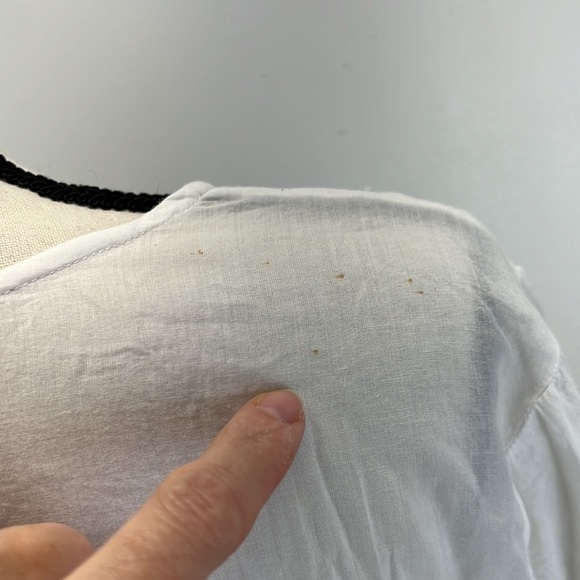 ⭐️🌸Vintage more by lata white embroidered handkerchief hem button front top L - Picture 5 of 12